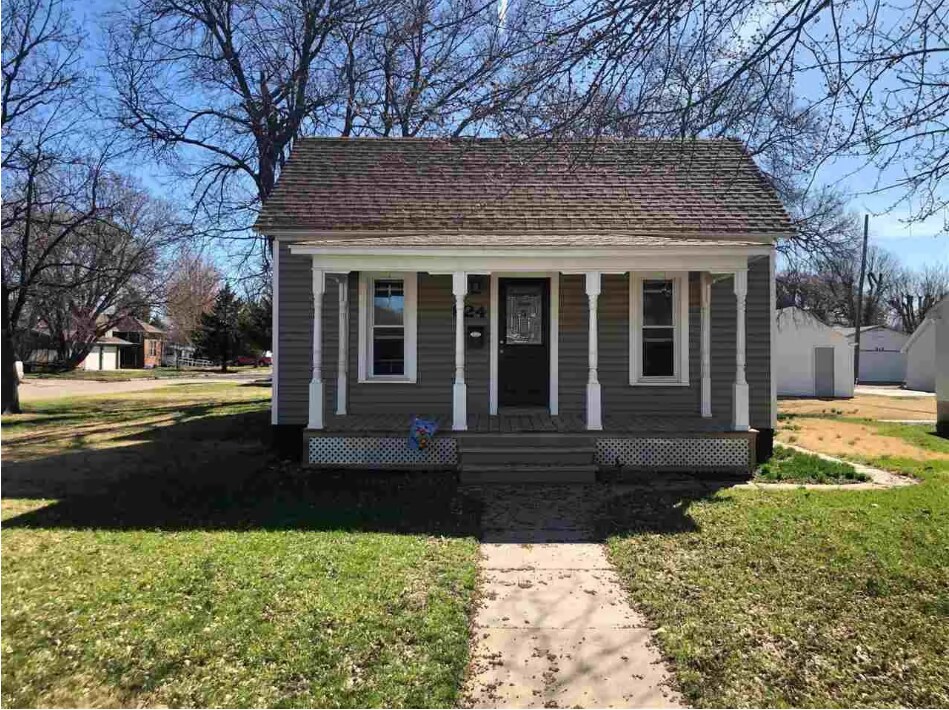 824 Arthur St, Holdrege, NE 68949 House Rental in Holdrege, NE