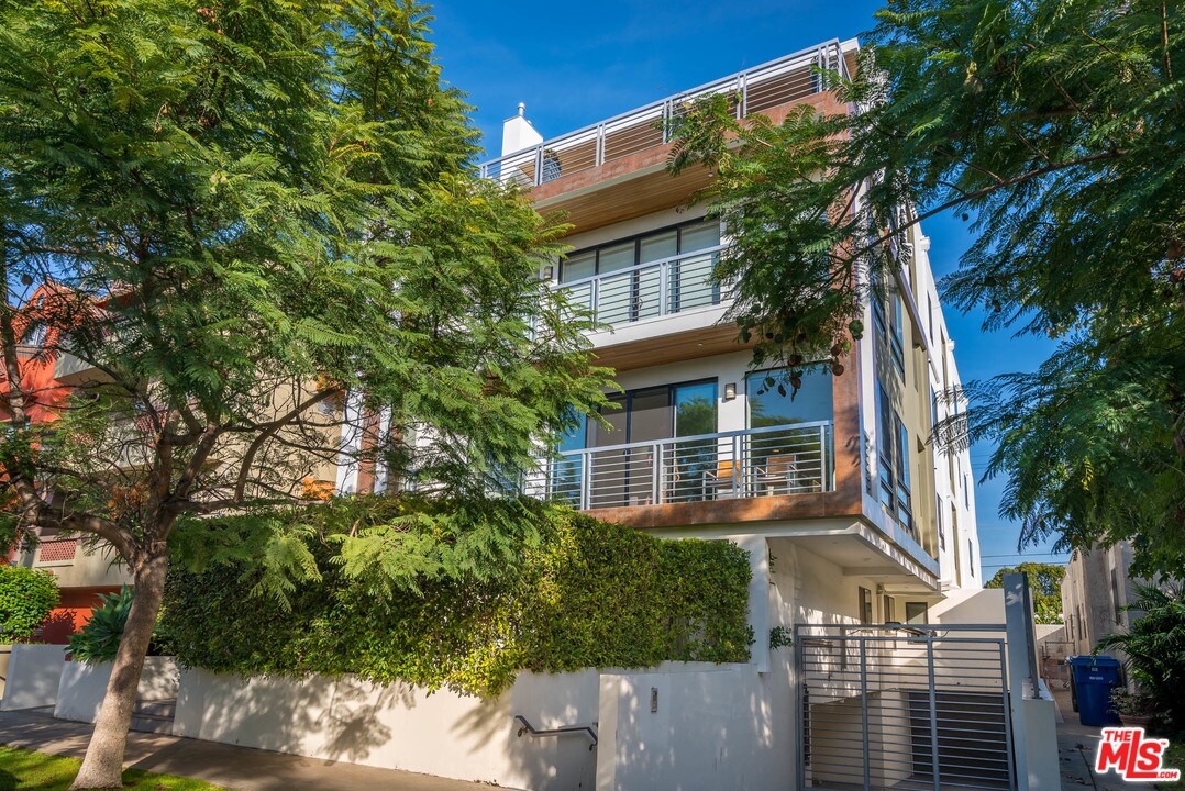 Foto principal - 812 N Croft Ave