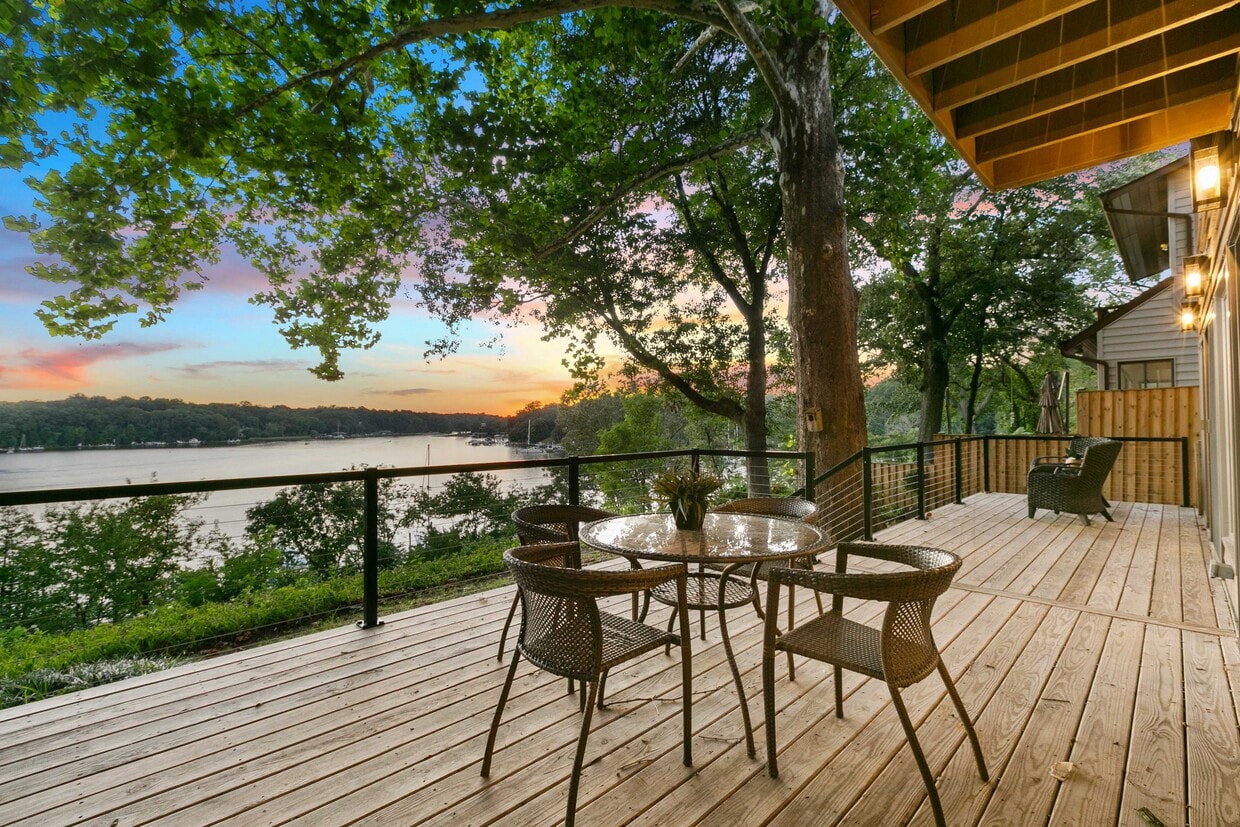 Primary Photo - 74 Riverside Dr