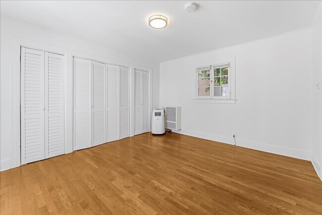 Photo - 378 1/2 Columbia Ave Apartment