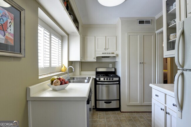 Foto del edificio - 282 Ardmore Cir NW