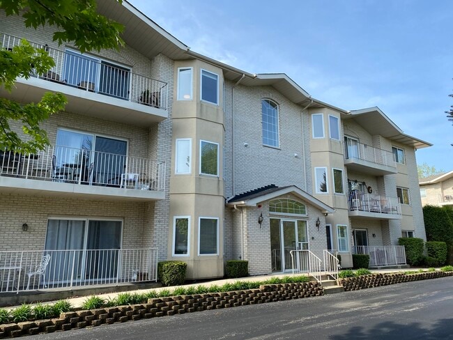 Building Photo - 927 Elderberry Cir