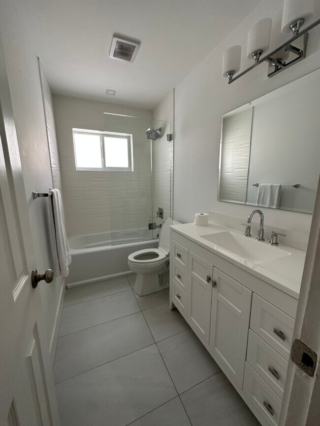 Foto del edificio - 1511 Robbia Ave