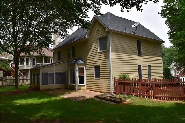 Building Photo - 629 Overhill Dr