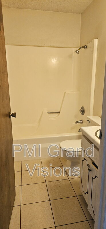 Building Photo - 1305 18th St