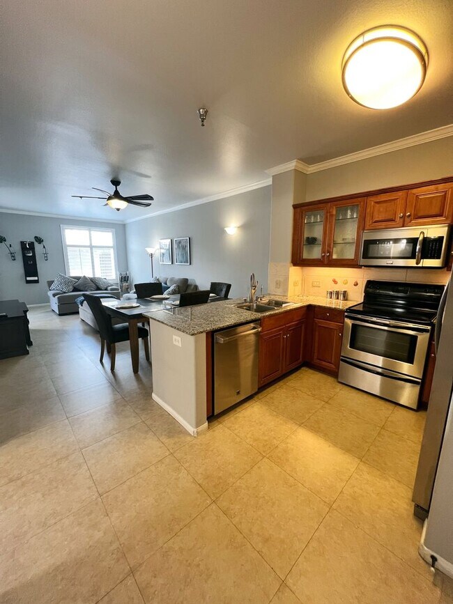 Foto del edificio - Beautiful 1 Bed/1 Bath Fully Furnished Lig...