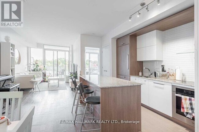 Photo du bâtiment - 3018 Yonge St