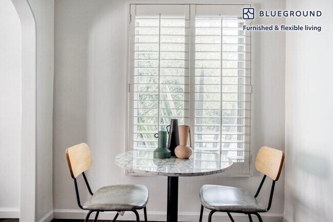 Foto del edificio - 203 N Almont Dr