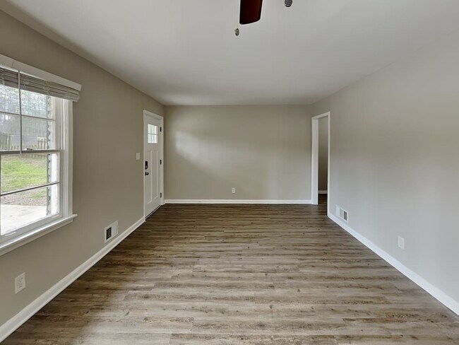 Building Photo - 4734 Campbellton Rd