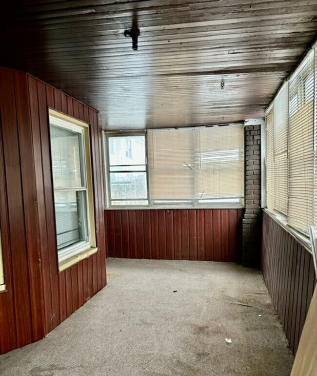 Foto del edificio - 3402 E 125th St