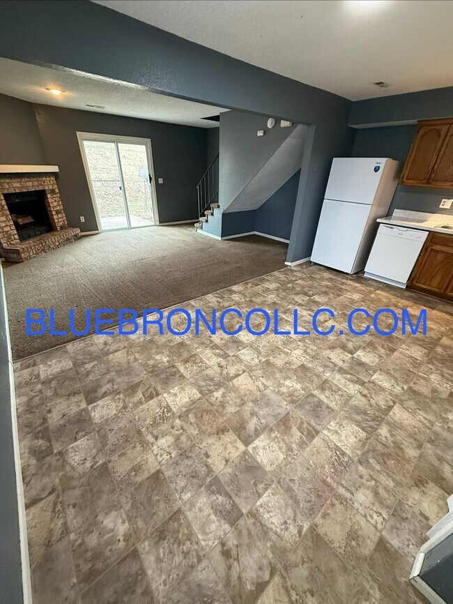 Foto del edificio - Updated unit with fresh paint and modern finishes!