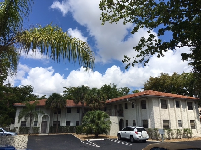 Building Photo - Royal Park Condominiums