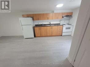 Building Photo - 92 Nelson St W