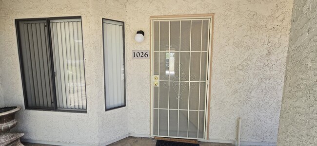 Foto del edificio - 5518 E Lindstrom Ln