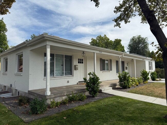 Building Photo - 2161 S Nowell Cir