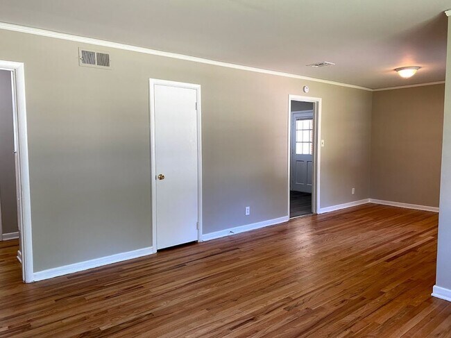 Building Photo - Handsome 3-bedroom just for you !