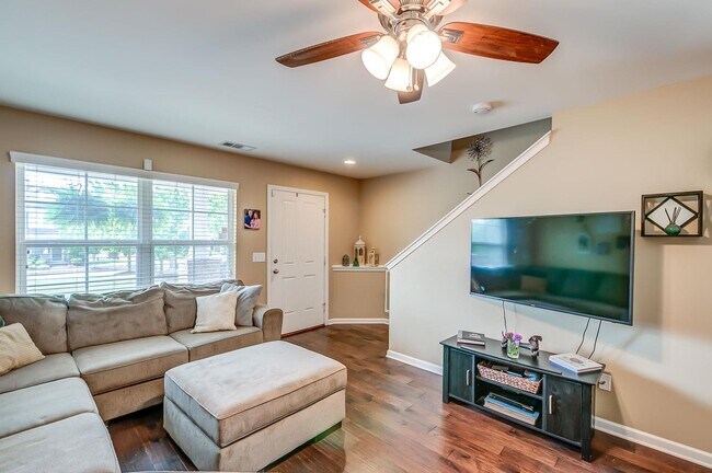 Foto del edificio - 1431 Riverbrook Dr