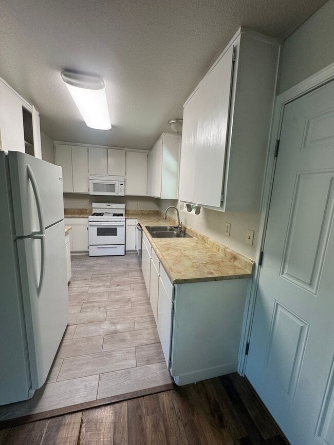Building Photo - 2023 Heller Ln