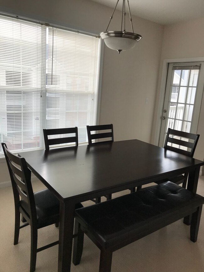 Foto del edificio - 260 Riverbend Drive 2 Bedroom 2 Bath Condo...