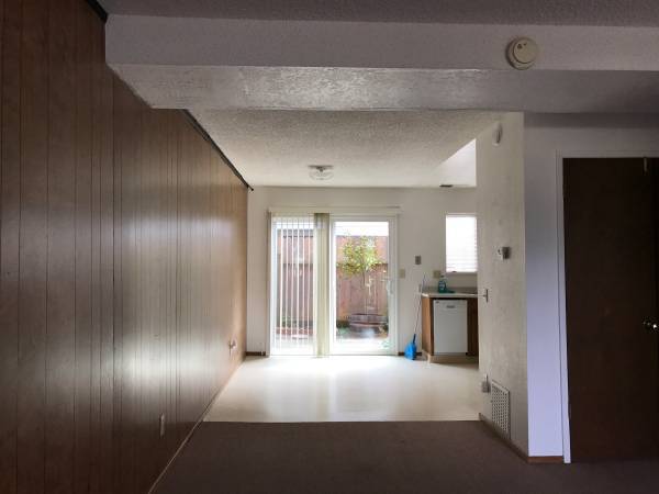 Building Photo - 2214 Myrtle Avenue