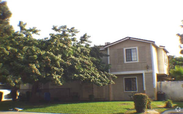 Foto del edificio - 11126 Elliott Ave
