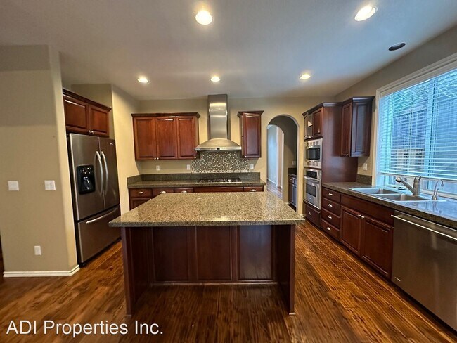 Building Photo - 5 br, 2.5 bath House - 12943 SW Takena Court