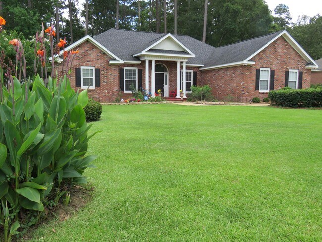 Building Photo - 8113 Glenmore Dr