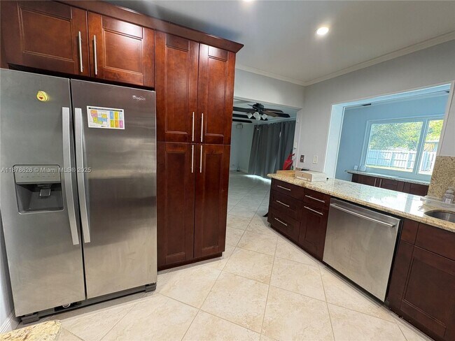Foto del edificio - 6341 SW 5th St