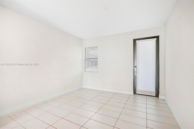 Foto del edificio - 7865 NW 104th Ave