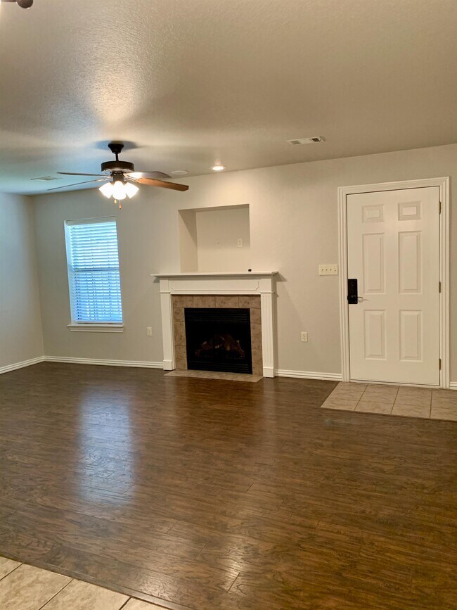 Building Photo - 3510 W Chevaux Dr