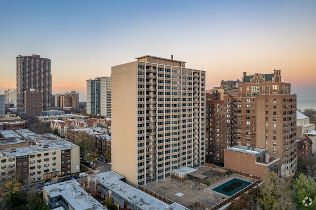 Building Photo - 555 W Cornelia Ave