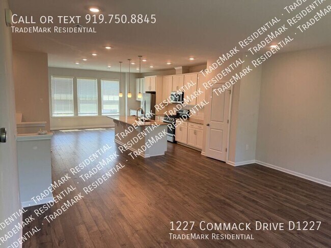 Building Photo - 1227 Commack Dr