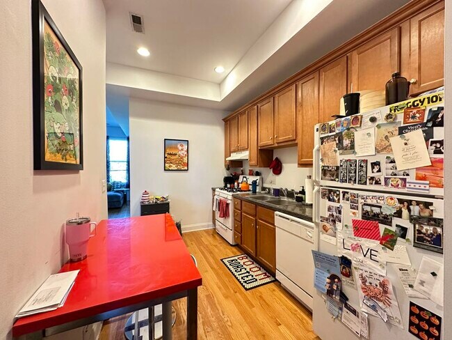 Foto del edificio - 1821 N Sheffield Ave