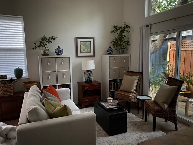 Sala de estar - 1732 Pomona Dr