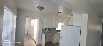 Building Photo - 2027 Bentley St