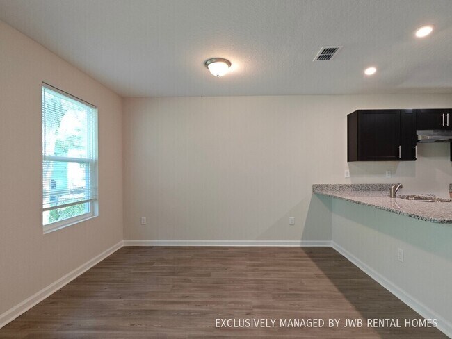 Foto del edificio - 220 Willow Branch Ave