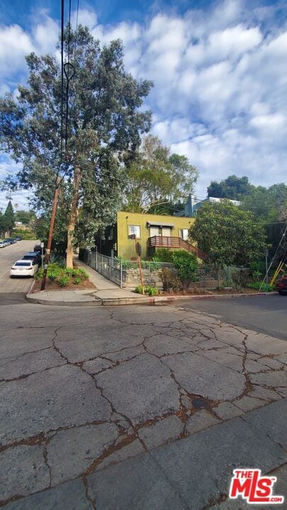 Building Photo - 1444 Manzanita St