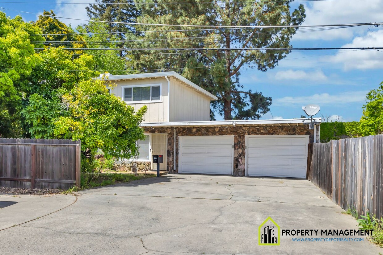Primary Photo - Inviting 3-Bedroom, 2-Bathroom Residence w...