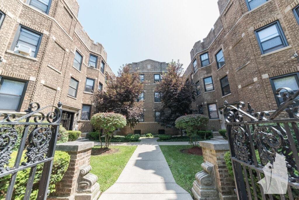 Photo - 629 West Cornelia Avenue, Unit 3S