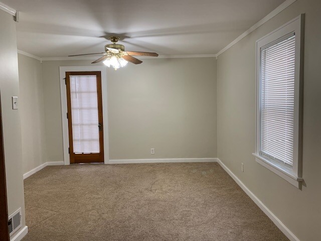 Foto del edificio - 180 Hamilton Dr