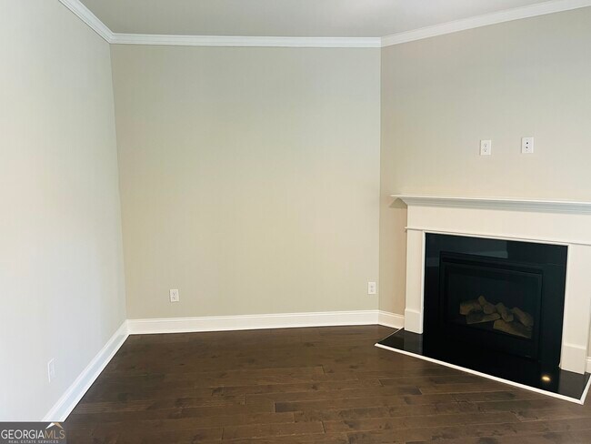 Foto del edificio - 6005 Arbor Knoll Pl