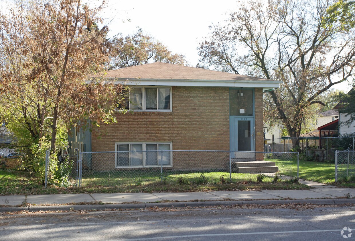 Building Photo - 2726 Emerson Ave N