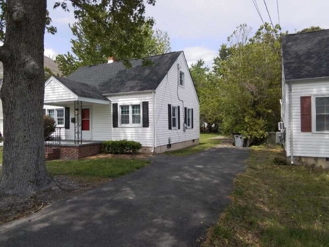 Building Photo - 612 Lee St