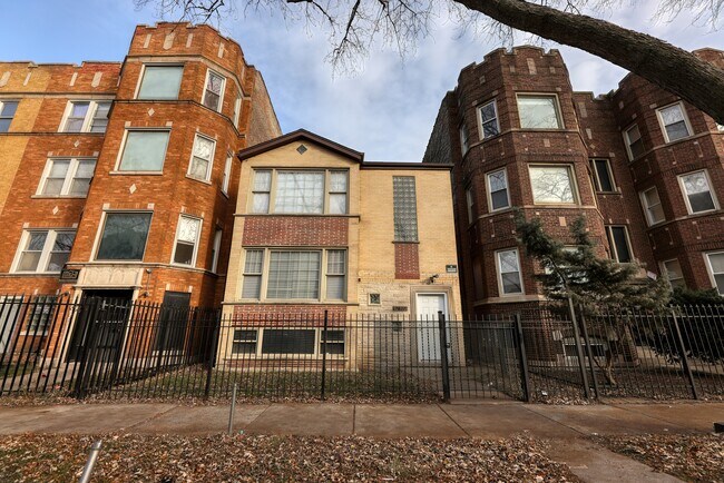 Building Photo - 7835 S Essex Ave