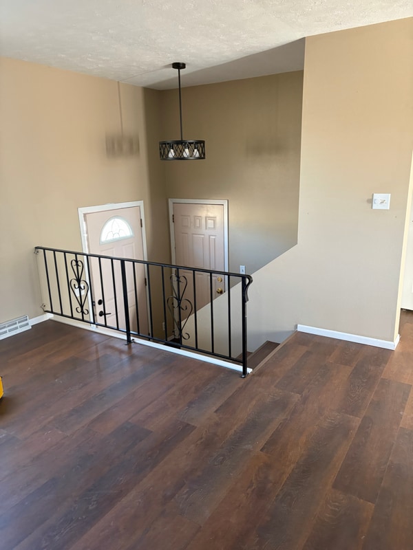 Building Photo - 506 Meadow Ln