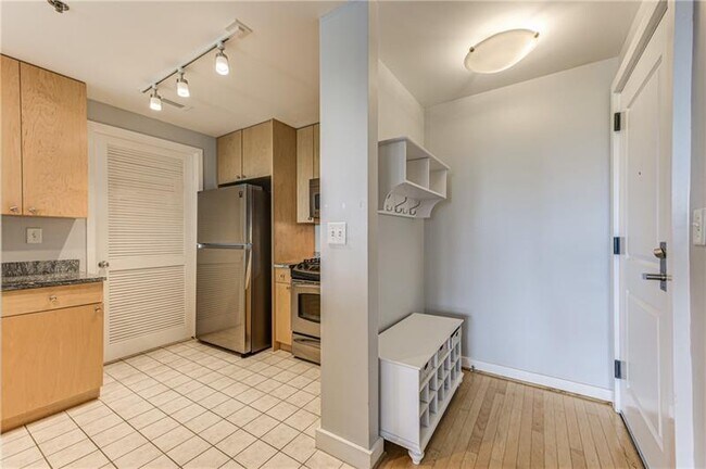 Building Photo - 3338 Peachtree Rd NE