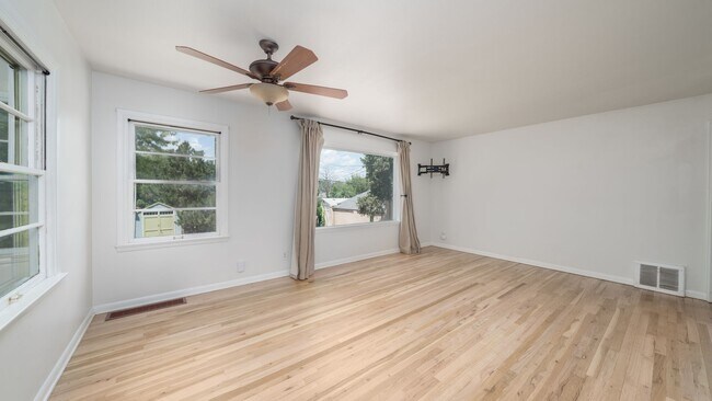 Building Photo - Charming ranch home in prime Patty Jewett ...