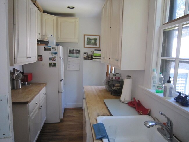 Building Photo - 16 Wright St