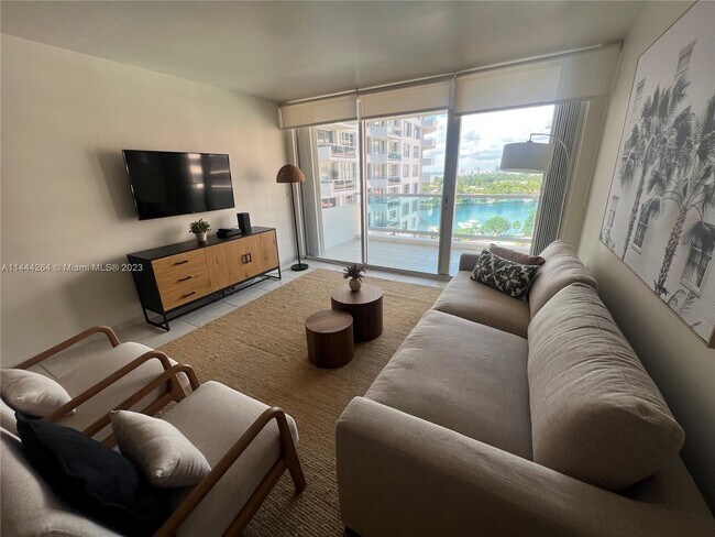 Foto del edificio - 5161 Collins Ave Unit 1211