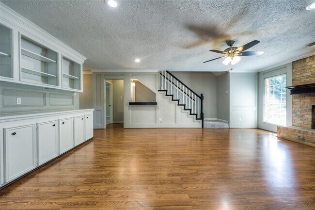 Building Photo - 1006 Rennie Dr